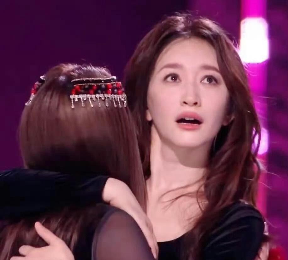 李小冉李小冉每天吃个唐僧 
每天吃个唐僧就能美貌依旧小冉姐这秘诀太独特，好奇乘风