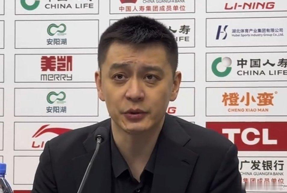 杨鸣辽宁男篮 杨鸣：辽篮处于球队大变后的阵痛期，关键时刻没有人能组织处理。北京时