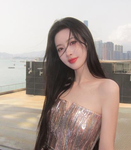 孟子义手握5部待播剧 据消息，95顶花孟子义将领先主演《一手摘星一手捶地》。自此