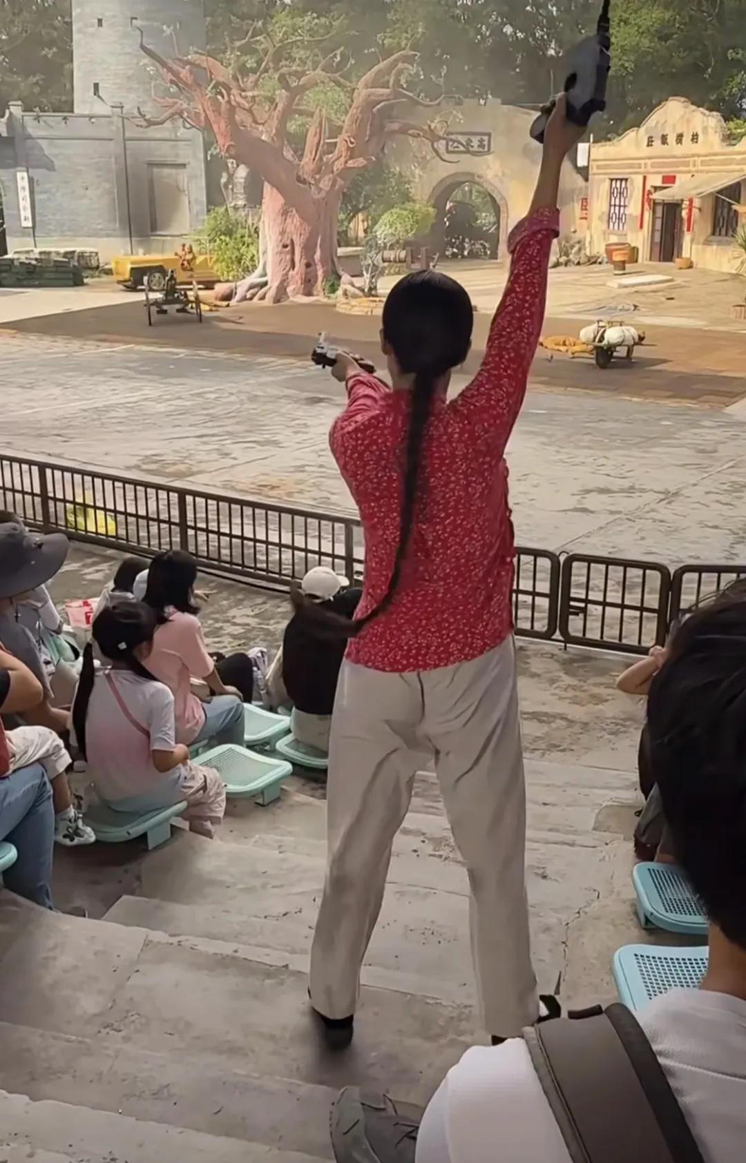 以前打仗开枪，也是这样的姿势吗？