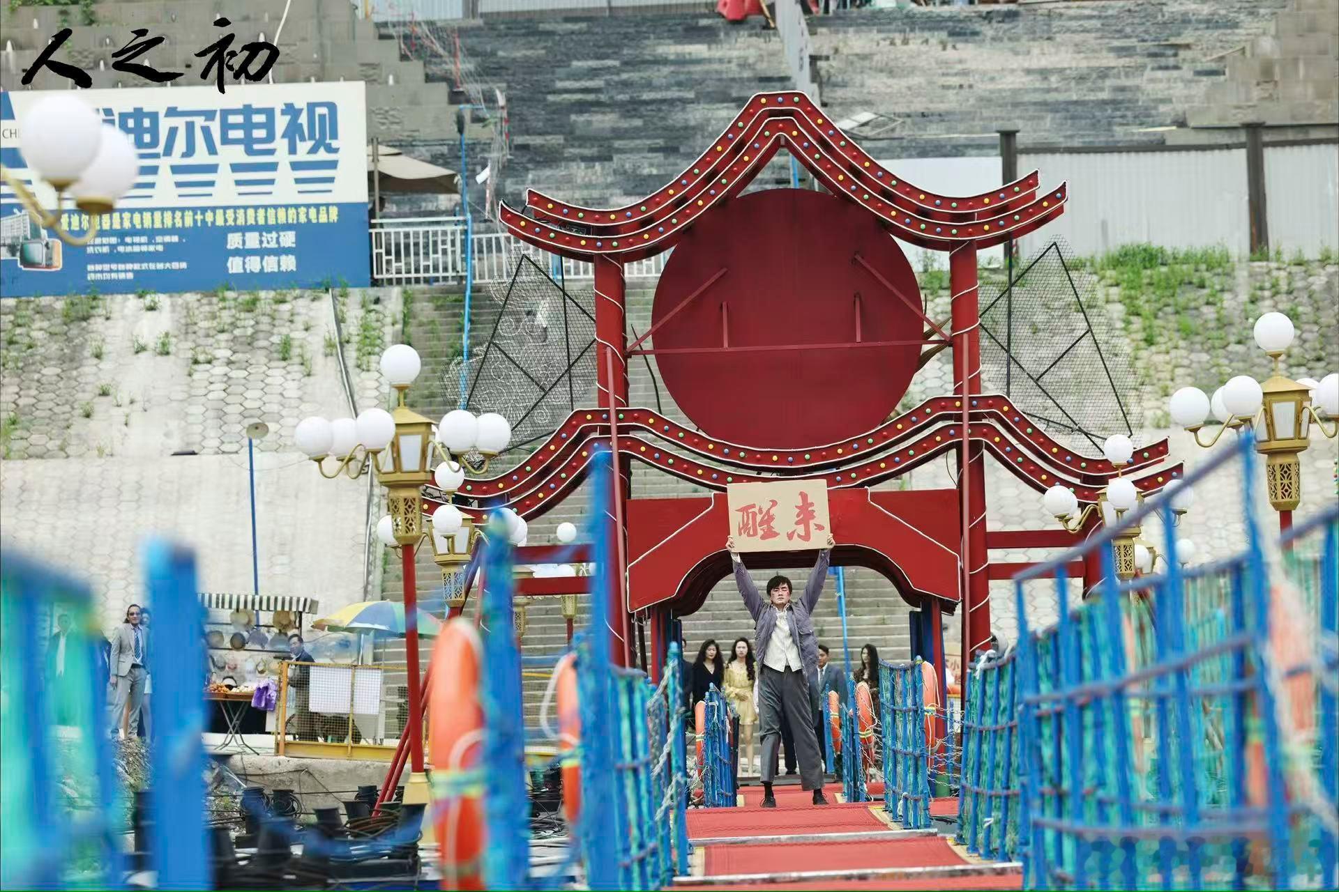 杨玏人生镜头上新了 今晚的杨文远真的封神，沉默的诗人爆发极致的勇气，鼻青脸肿也绝