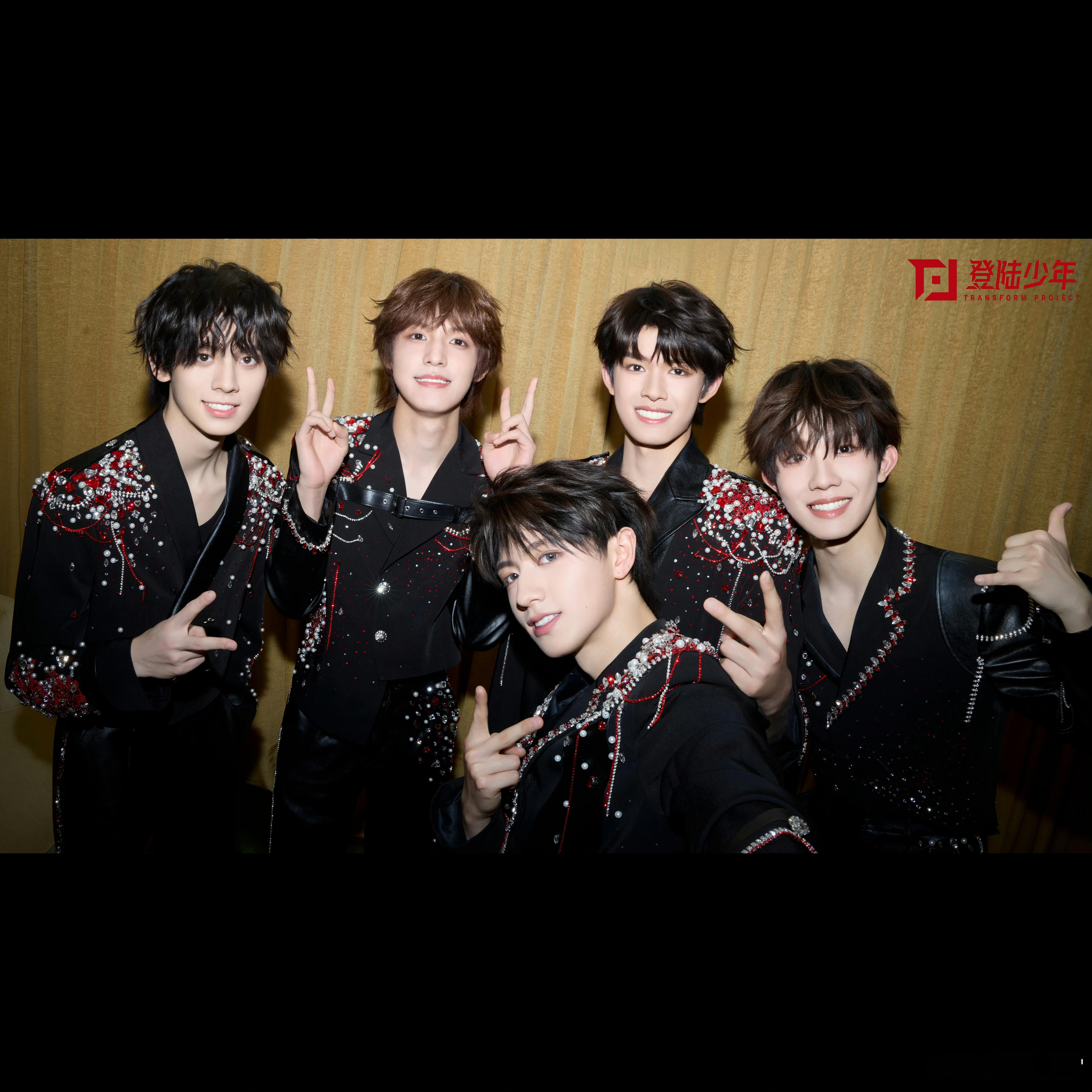 时代峰峻回应登陆少年番位争议，表示“公司从未内定过TOP登陆少年的番位，也从未主