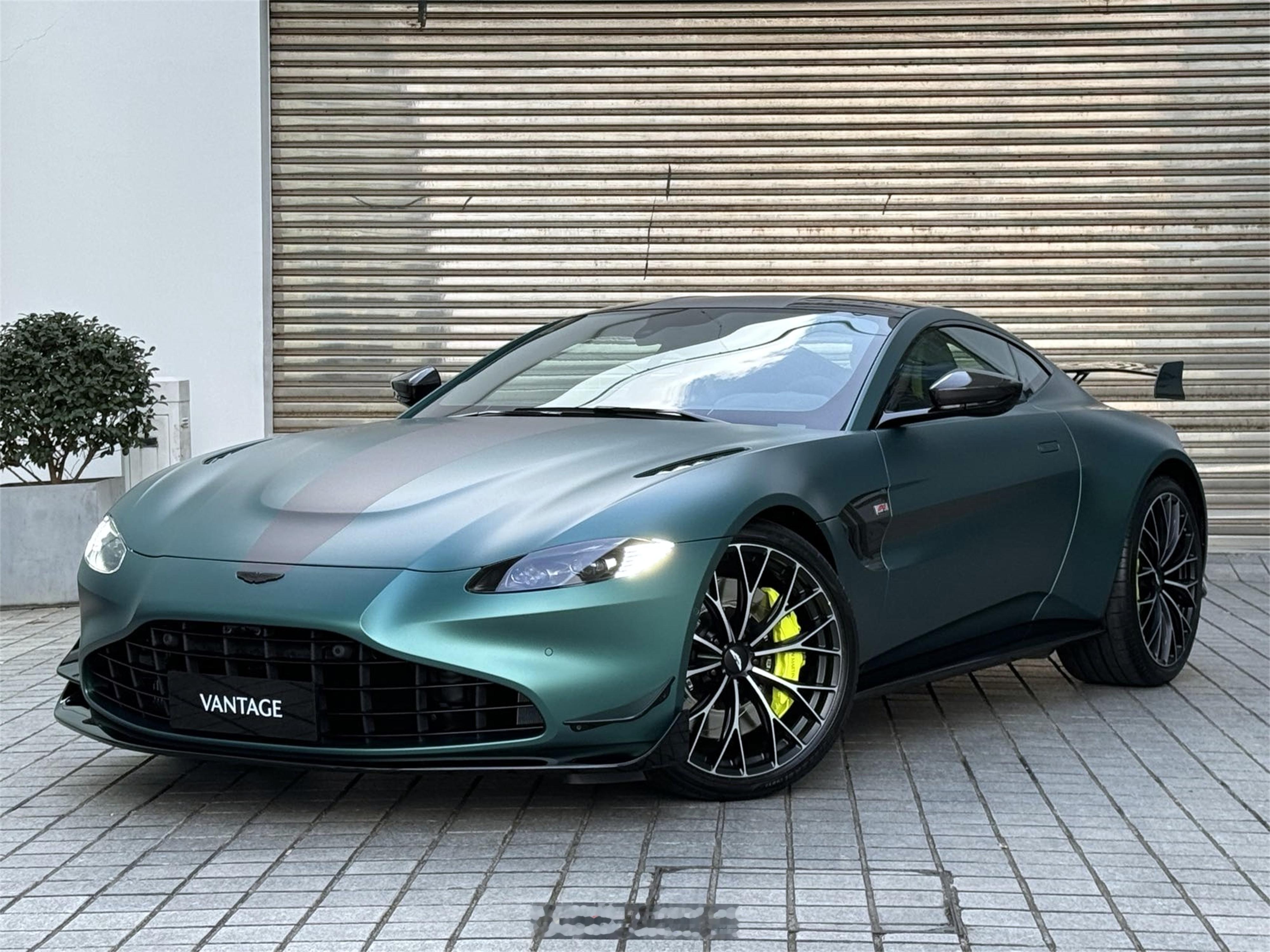 阿斯顿马丁Vantage F1 Coupe 绿外黑内现车含消费税配置总价200万