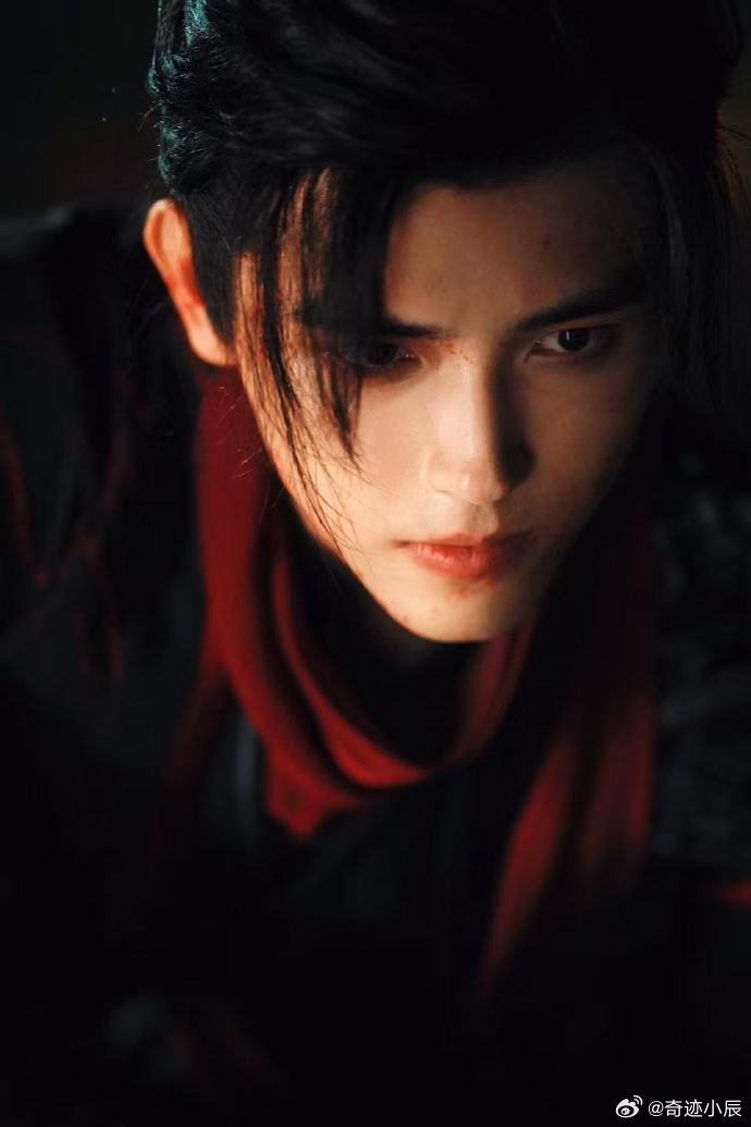 陈飞宇年下不叫姐心思有点野白日提灯直播太好嗑！陈飞宇看热巴就笑、句句有她，年下不