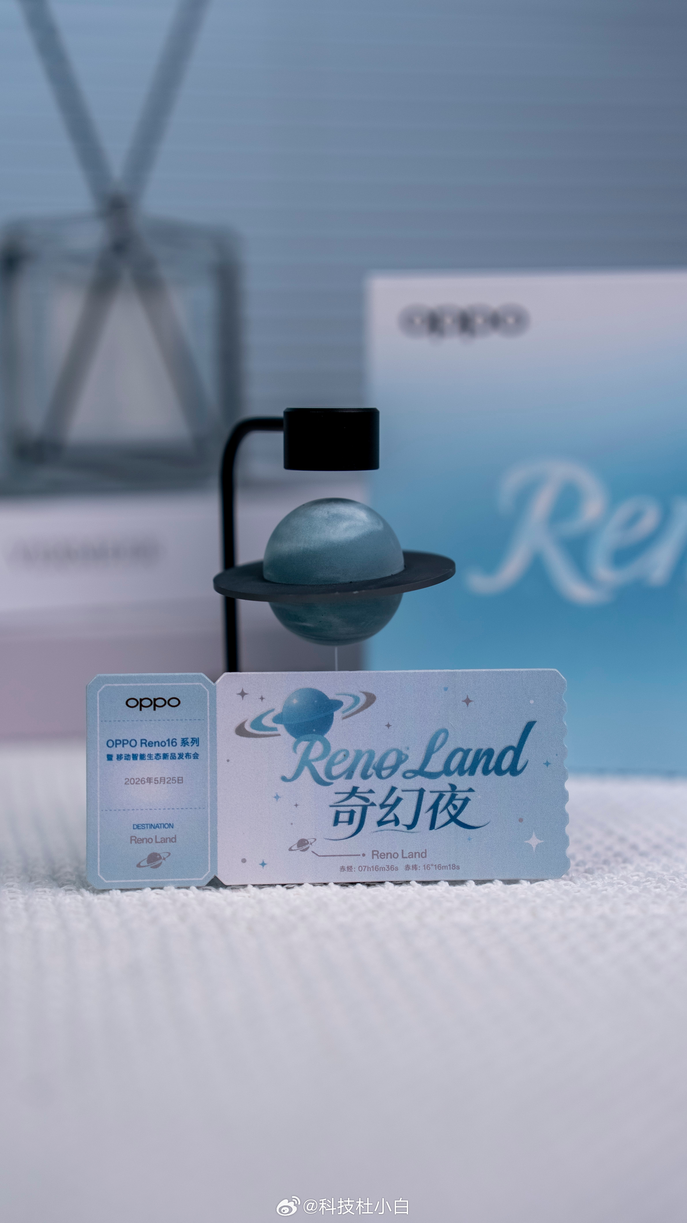 3D 悬浮星球后盖太有设计感了，光影流转间，掌心仿佛揣着一颗梦幻小星球 2 亿像