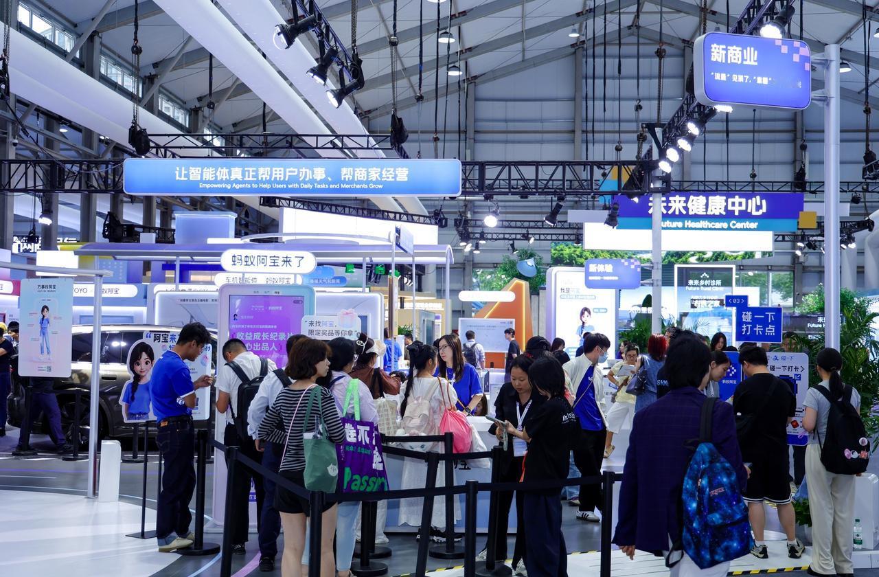 街边的一些店里都开始能用AI经营了，一个人一套工具就能跑通从创意到产品，人挤人这
