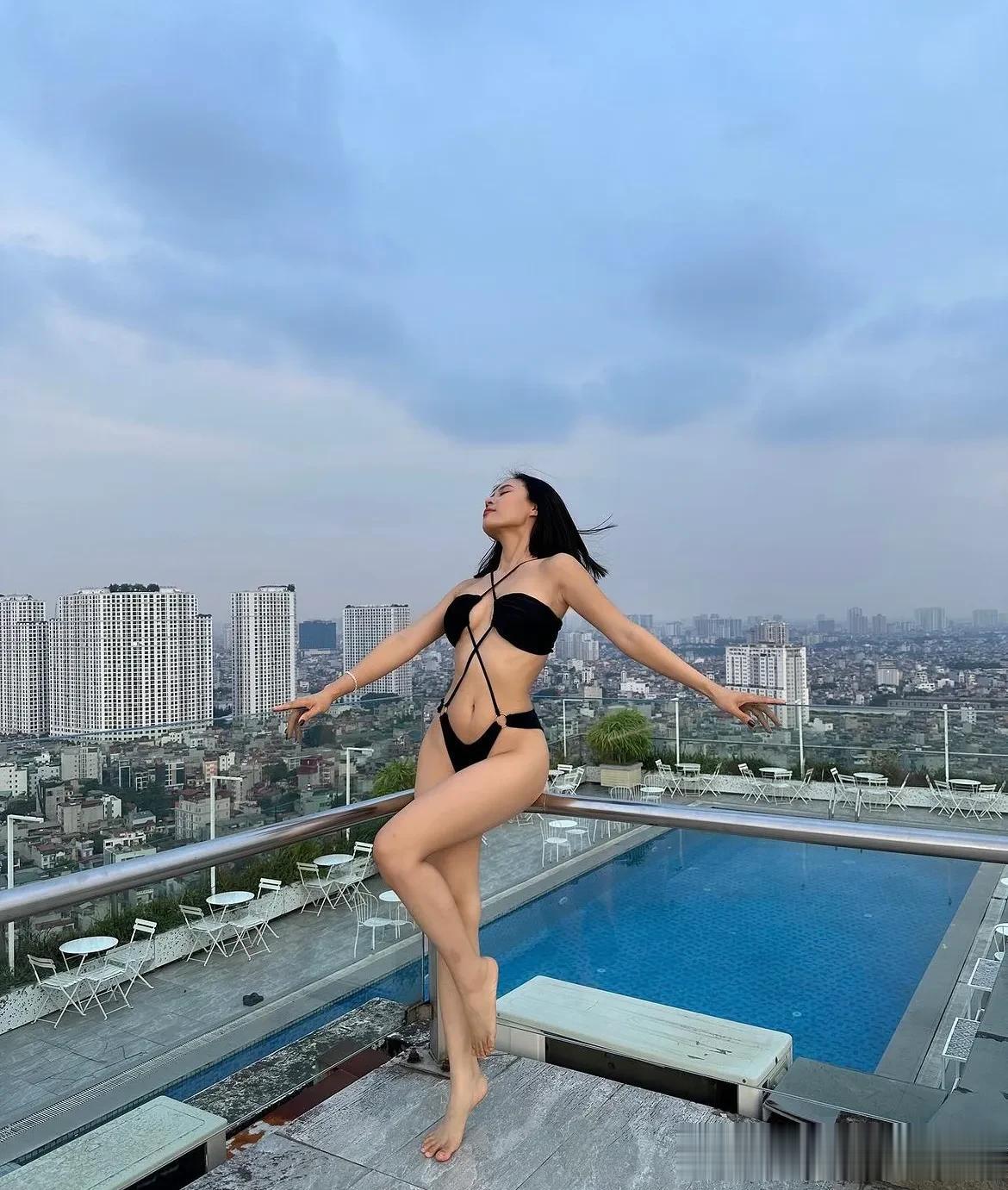 越南岘港，市区里已经有了楼顶的无边泳池，旅游果然是新事物的最好的催化剂，这些受人