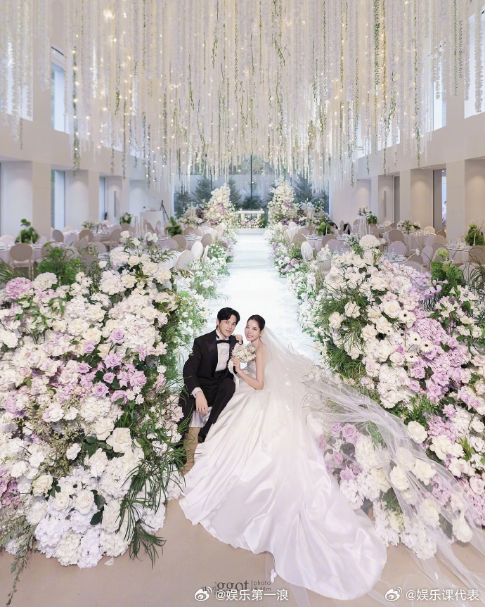 尹善宇金佳恩婚纱照尹善宇金佳恩婚礼 尹善宇金佳恩婚纱照公开，两人因合作电视剧《一