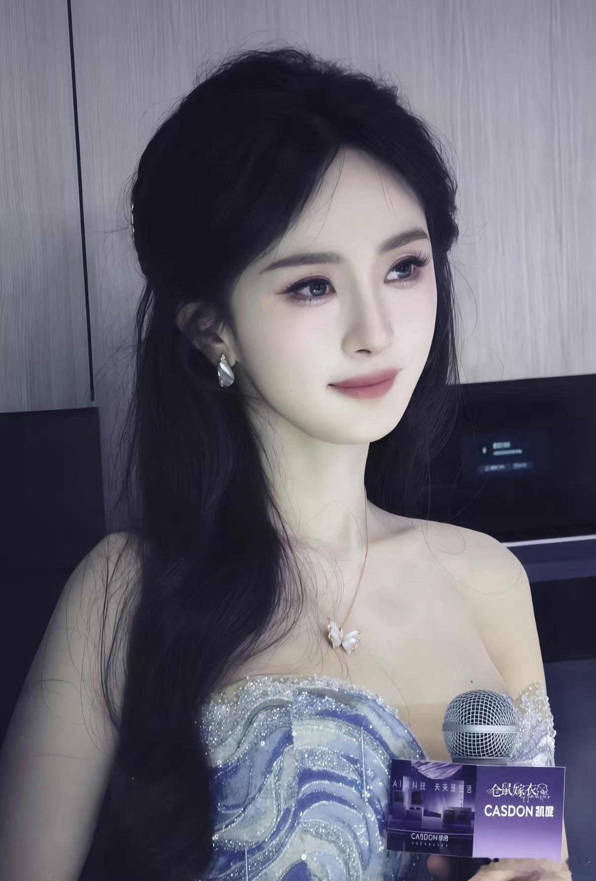 杨幂脸被蒸汽眼罩烫伤了啊？这应该是属于低温烫伤吧希望快点恢复 