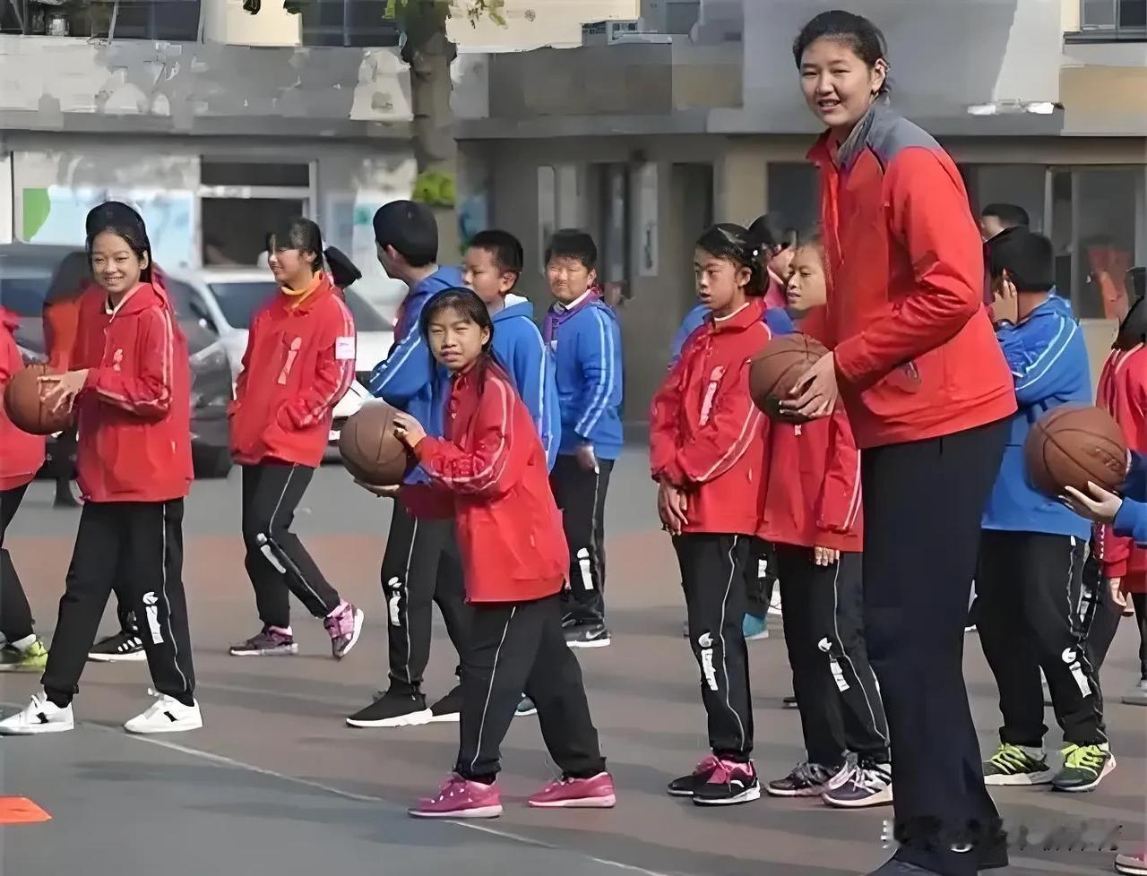 张子宇为什么这么高？是巨人症吗？
这次女篮亚洲杯，最后人关注的就是巨人张子宇了。