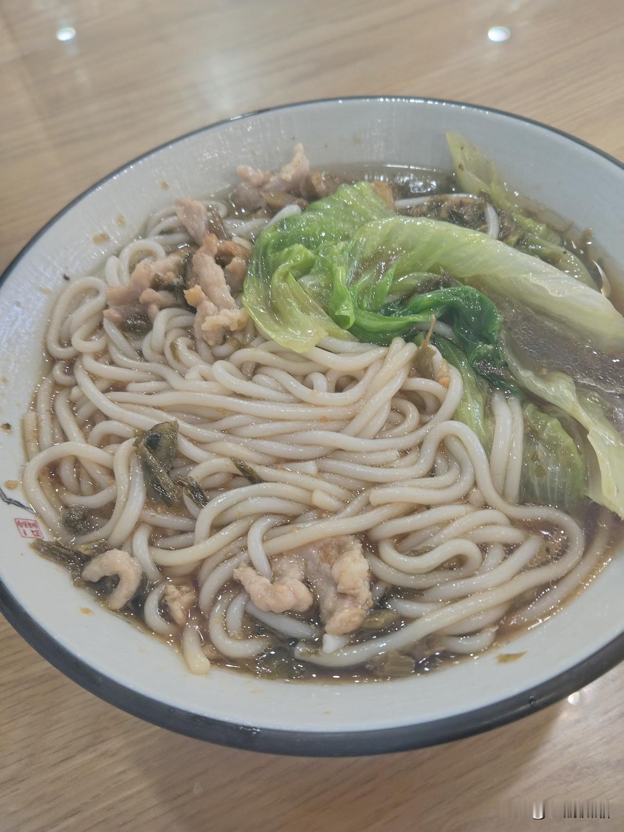 一日三餐之中应该少吃的是哪一餐我觉得那一餐都不能少吃。每个人这具皮囊，不就是依靠