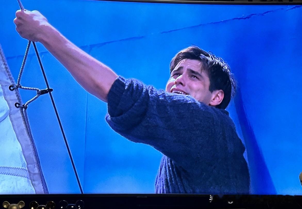 今天又看了一遍《楚门的世界》、我居然颠覆了我过去的想法；
年轻时看《楚门》、一边