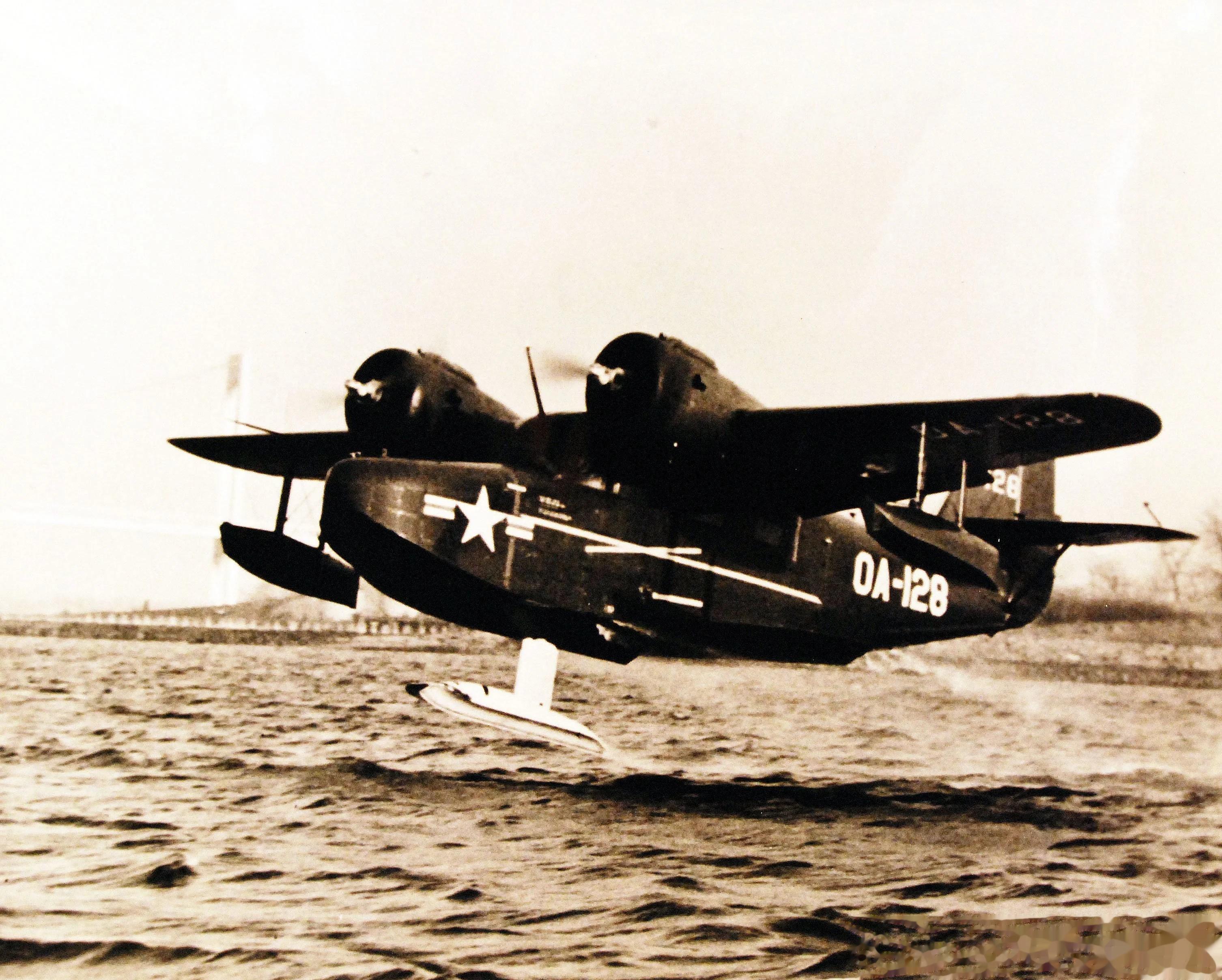 1952年11月17日，美国海军使用格鲁曼JRF-5水上飞机作为平台进行水翼系统