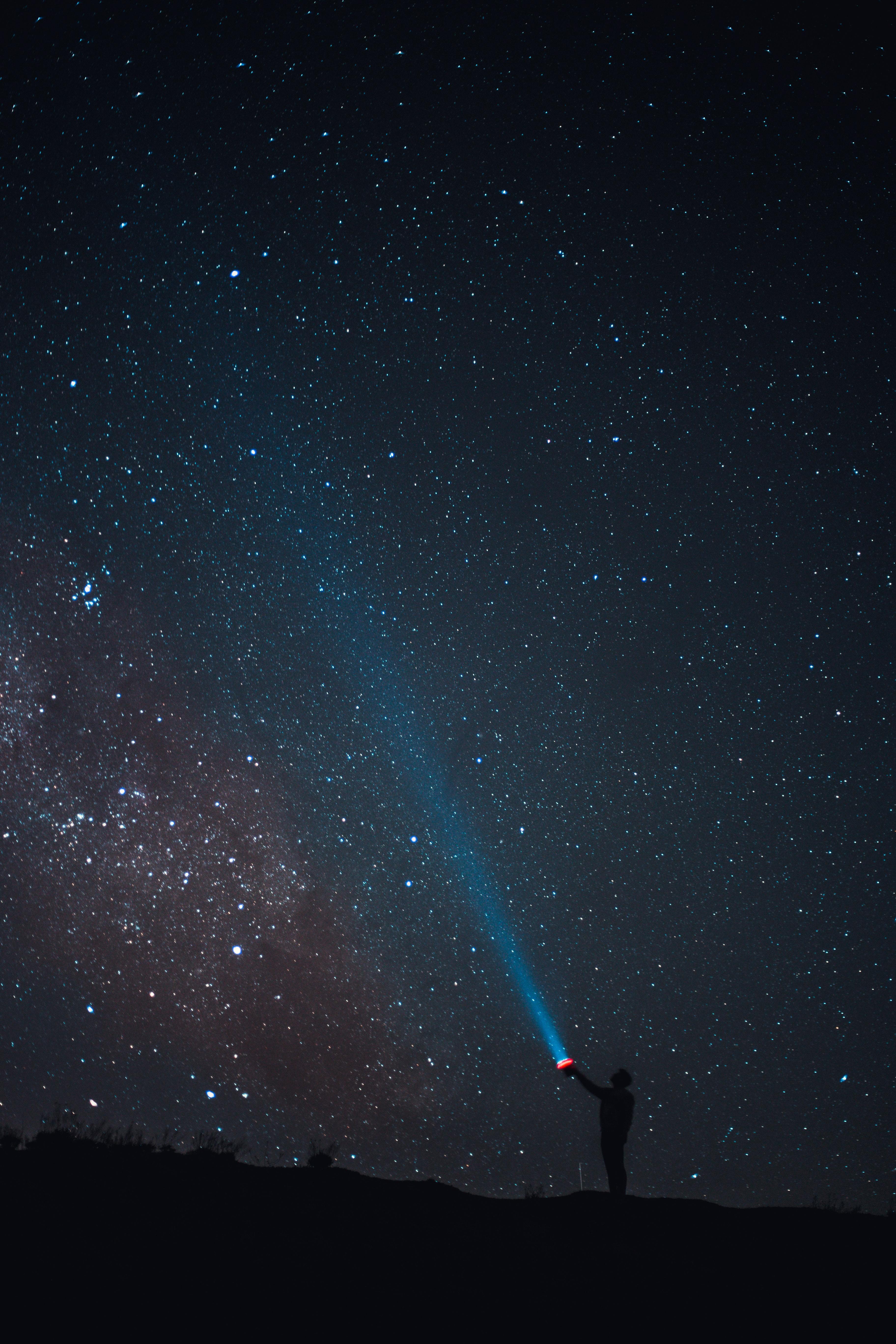 如果你瞄准月亮，即便迷失，也是落在璀璨的星辰之间。——埃隆马斯克