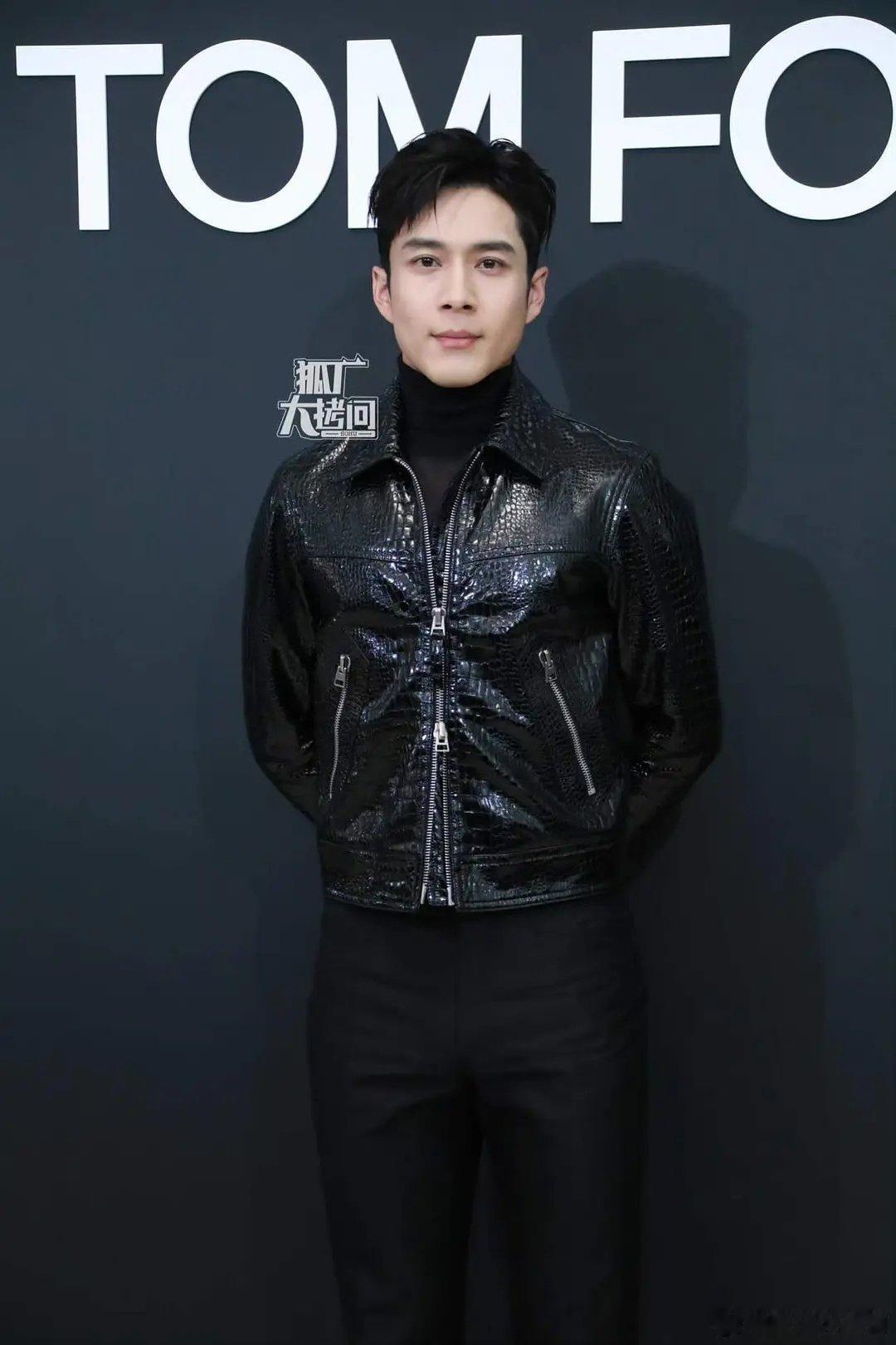 韩东君好像是开了大头特效了。。 ​​​