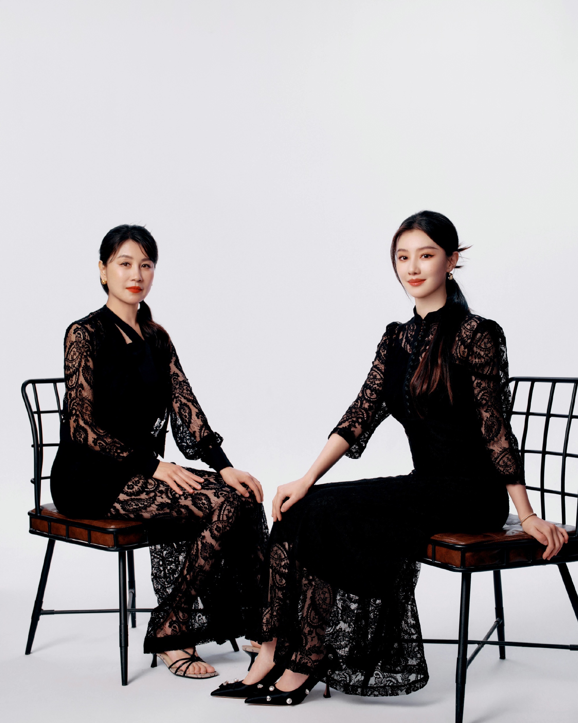 王鹤润母女合照，这是“姐妹花”吧？ ​​​