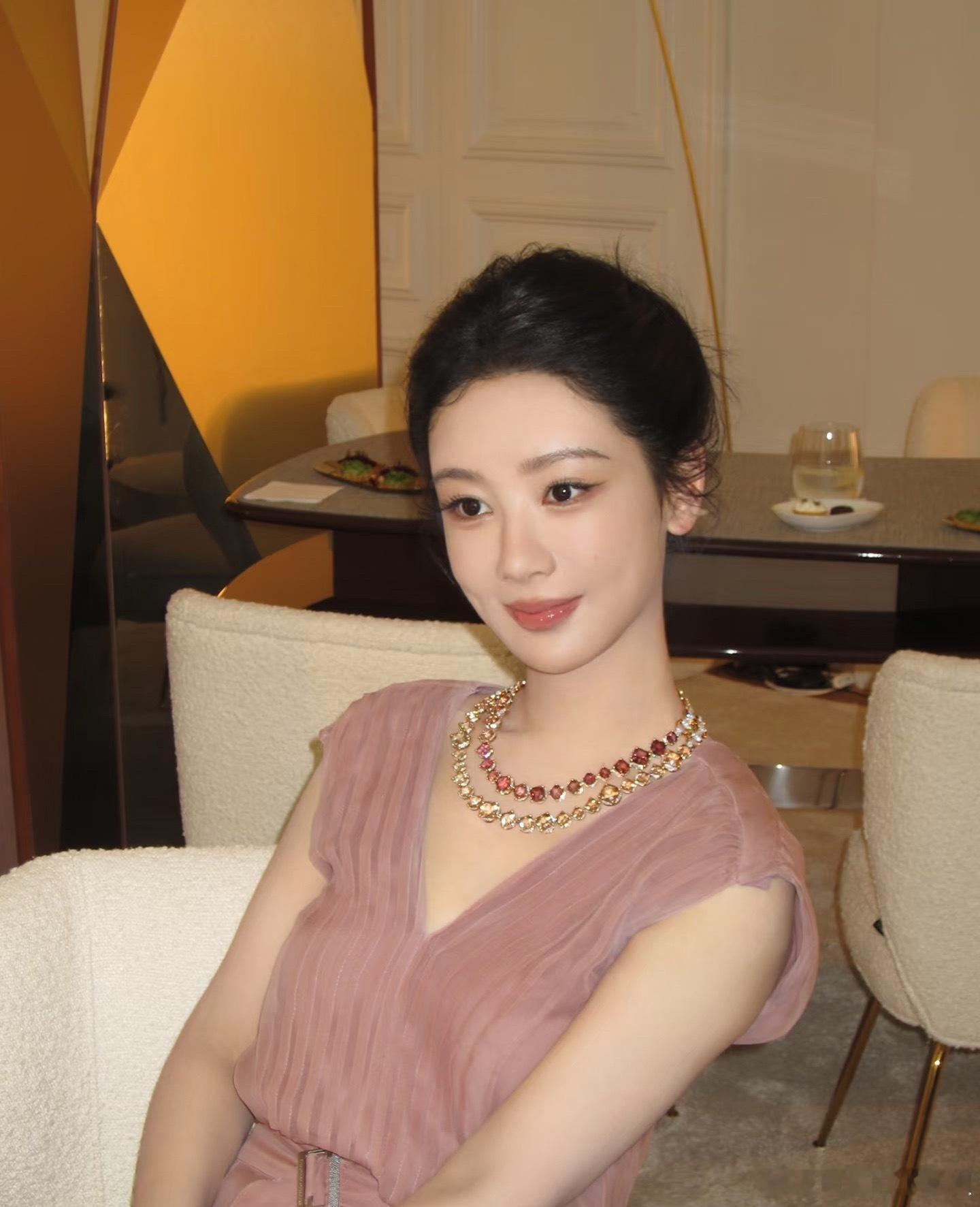杨紫🍠营业照，两个风格~完全不一样的感觉 
