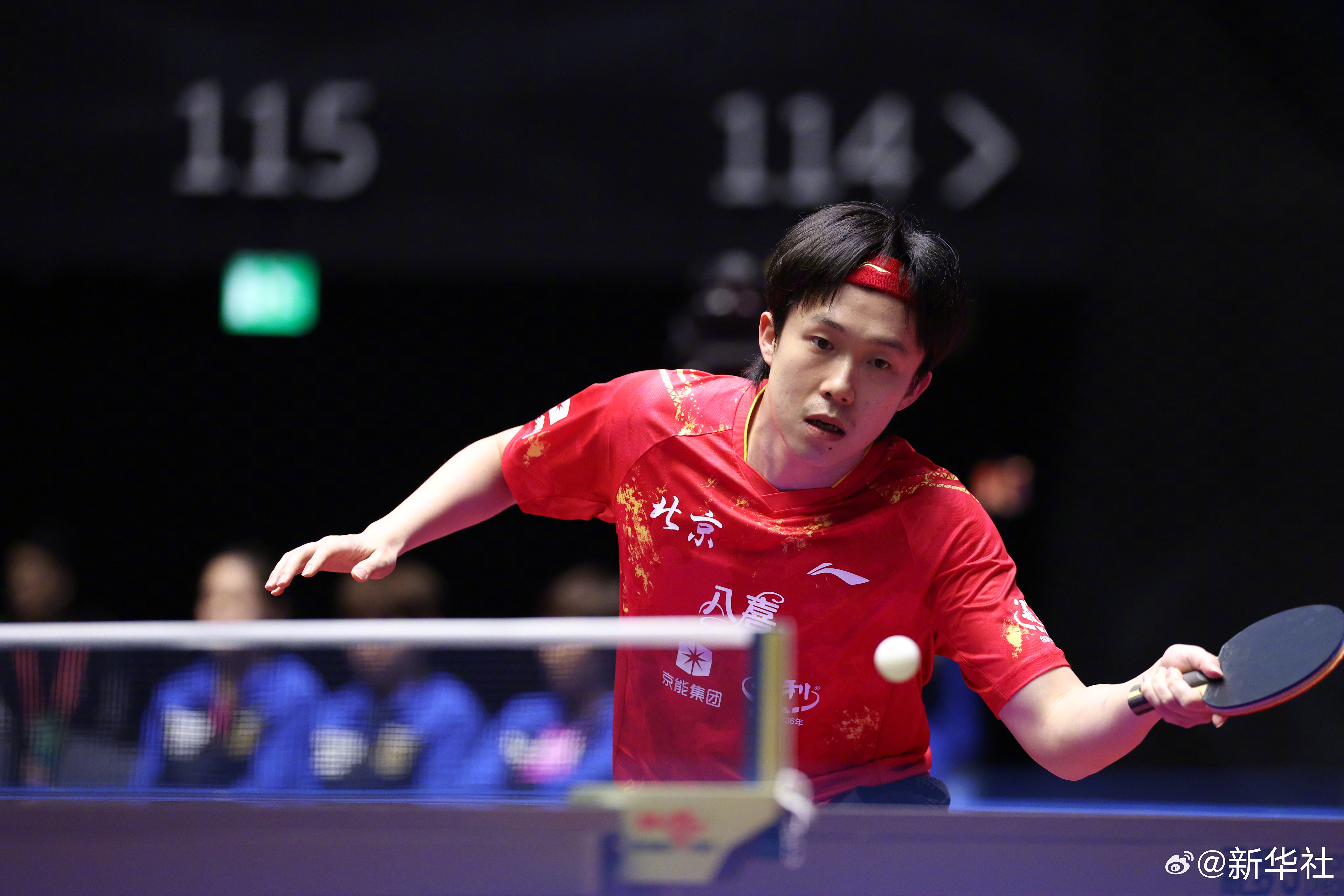 【】第十五届全运会乒乓球男团小组赛A组比赛，上海队VS北京队。第二盘比赛中， 战