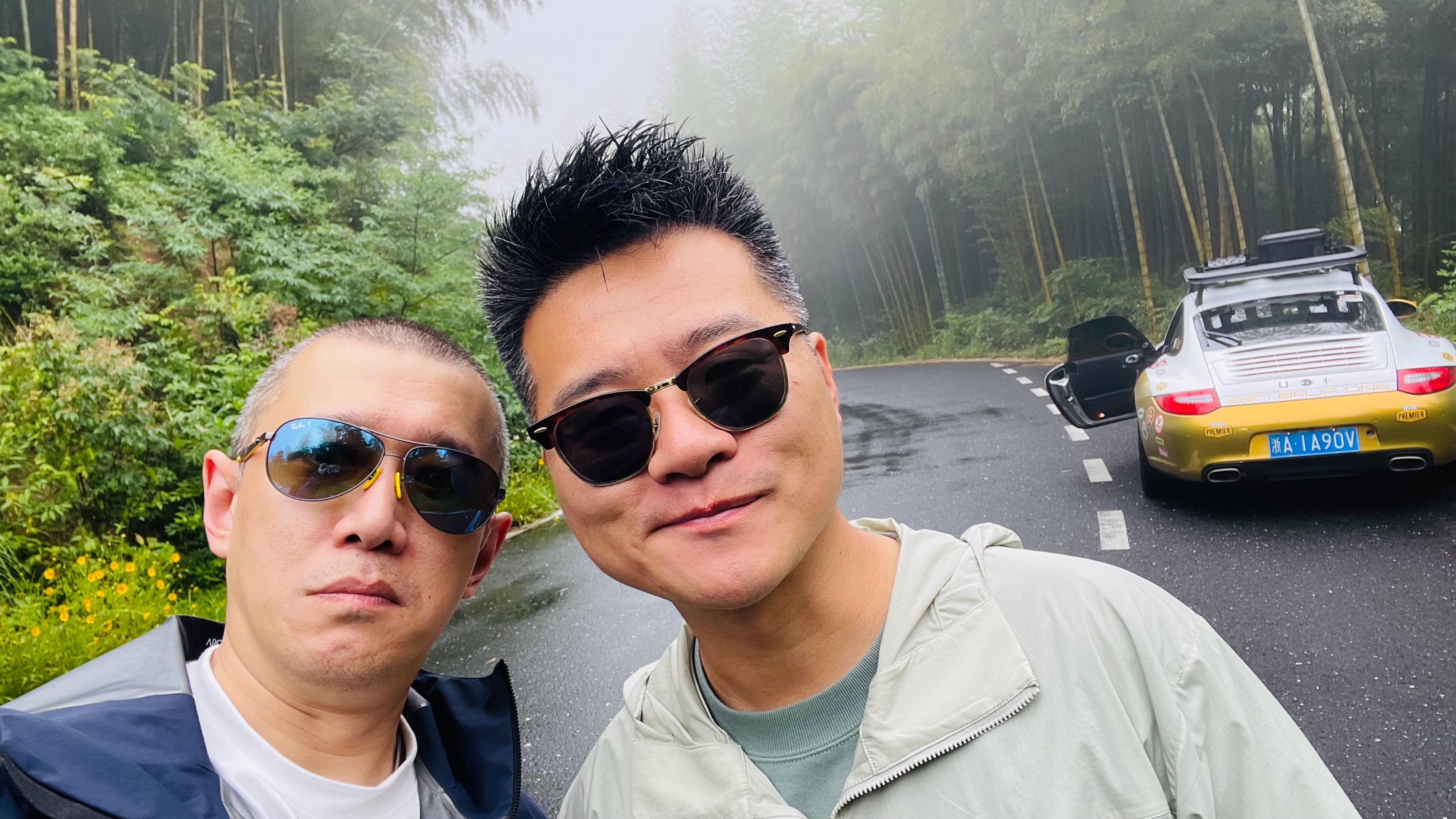 这老登儿非要跟我合影大爷