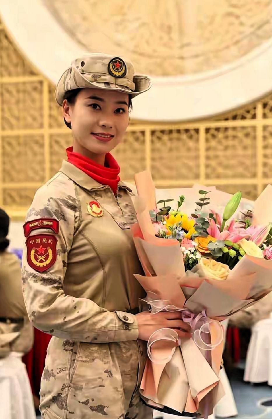 女民兵 李思颖，阅兵回来仅半天，又另一个新身份出现，河北工大研究生，这样的女孩真