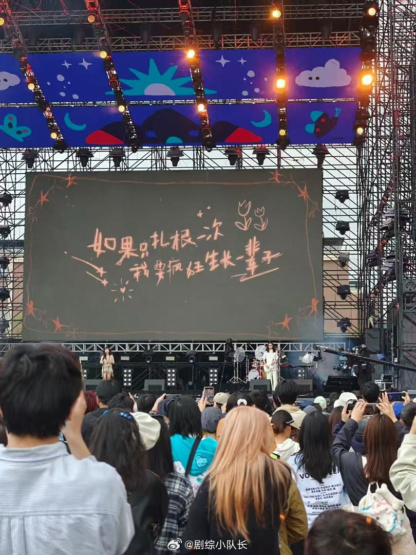 南湖音乐节不只是演出，更是唐山人的集体亮相。拍一段视频，用最热情的语气说“唐山欢