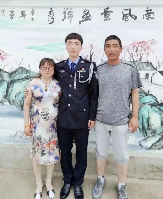 2020年，江苏有一位民警因公牺牲，万万没想到，两年后，这位牺牲民警的母亲竟然在
