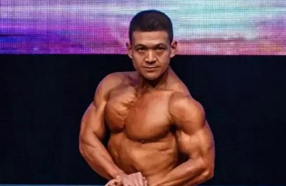 难道健身真的会减寿吗？
六月十二日，一位国家级健身教练毫无征兆的去世了。
他的名