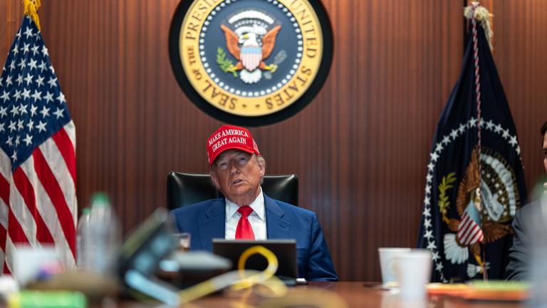 特朗普签字通过史上最高军费案，两年再拨基辅8亿美元

美国总统特朗普正式签署20