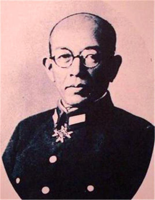 1939年，昆仑关战役，日军旅团长中村正雄腹部重伤，谁知军医刚为他打开腹部，一颗