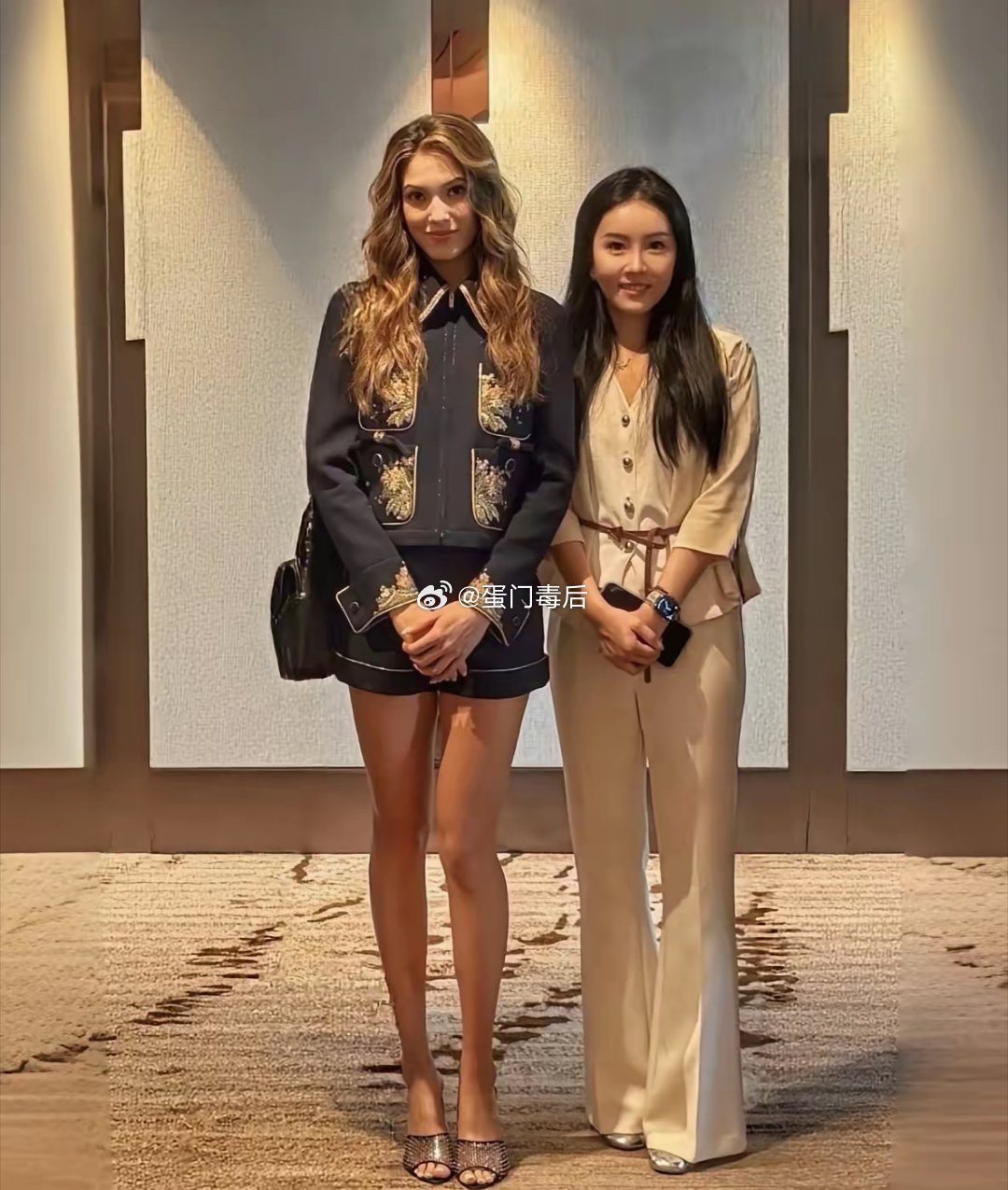 这么细的腿子居然完成了那么多极限跳跃，膝盖和脚踝都细细的 