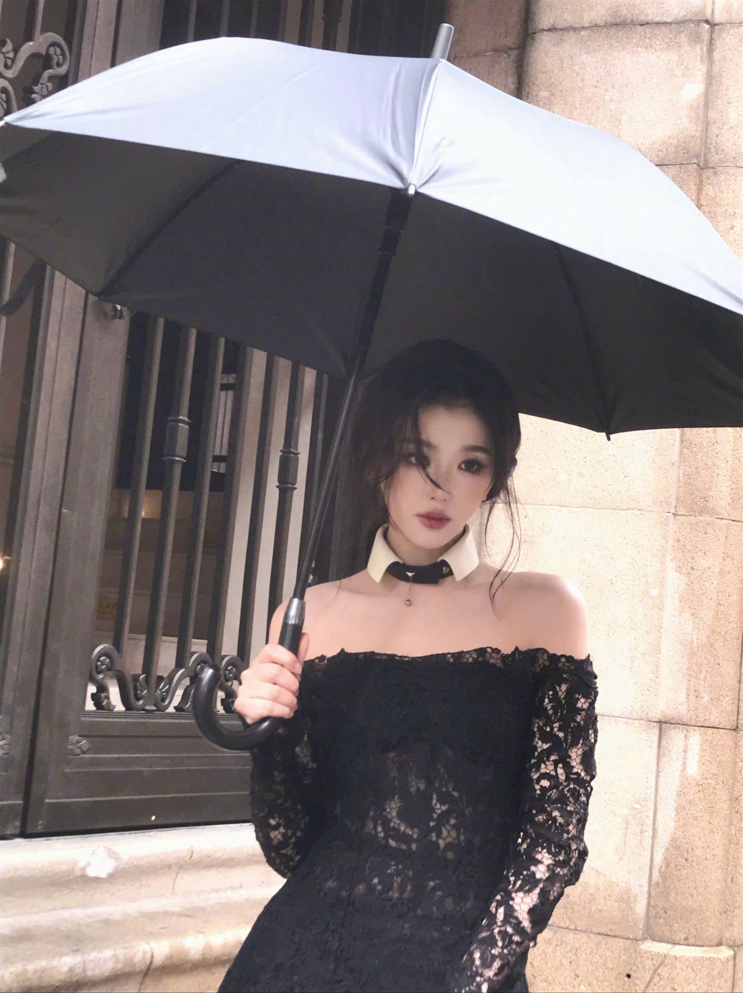 孔雪儿蕾丝抹胸裙俺不中了！孔雪儿你到底要迷死谁啊！黑丝蕾丝抹胸裙真的又纯又欲，自