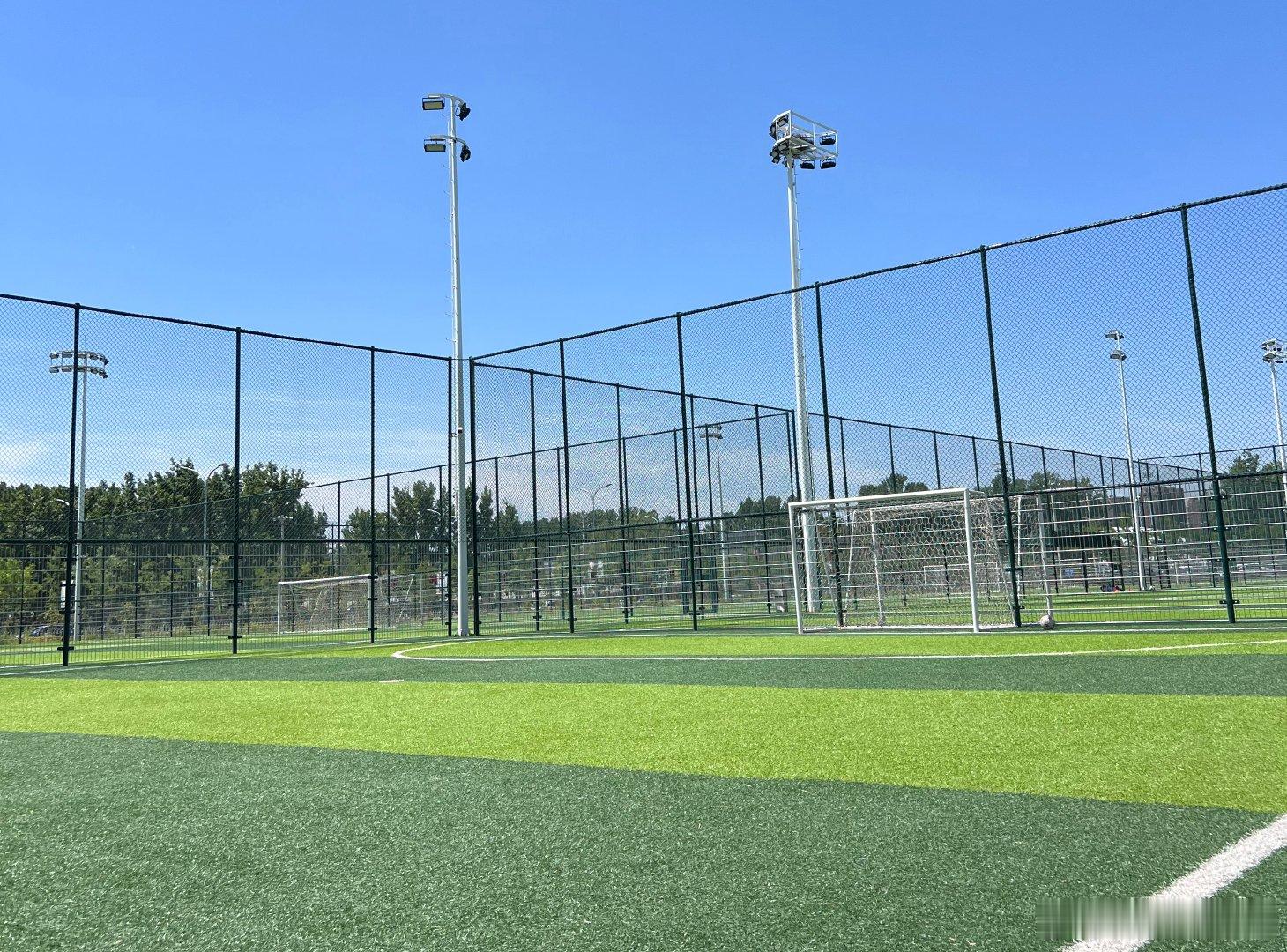 周末一次配合下周决赛每年春天有一场学校足球赛⚽️孩子们真卖力今天33度！一个个汗