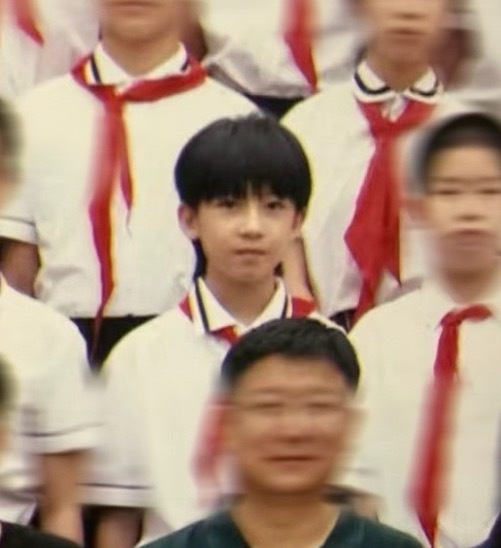 没见过这张小学生毕业照哎