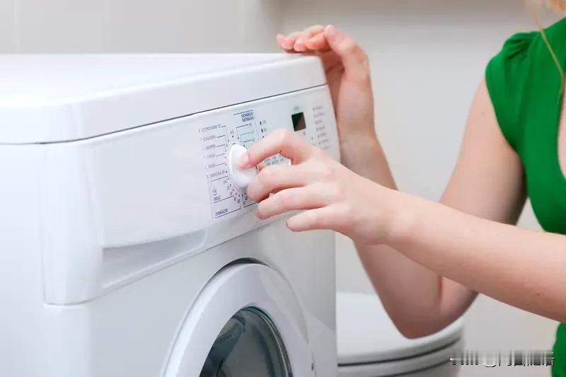 今天我被老妈批评了，我想反抗一下，其实就是件小事儿，我坚持手洗衣服，只是自己的习