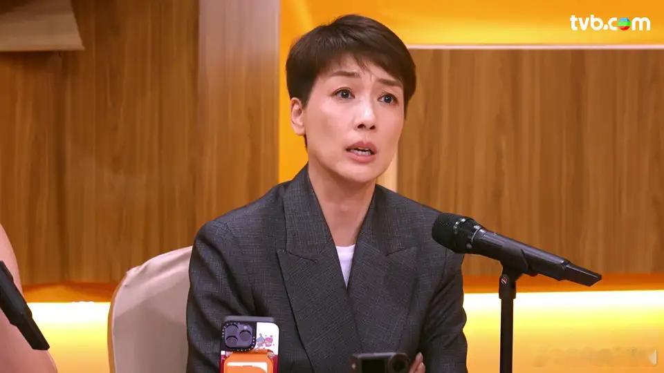 【娱乐新闻】《女神配對計劃2》19歲前港隊乒乓球手蔡楠自爆心水樂易玲 口甜舌滑：