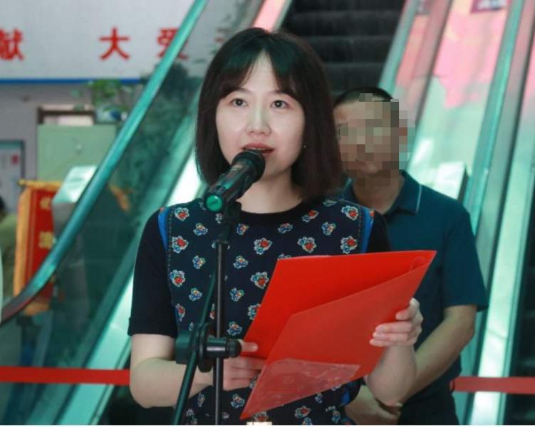 眼科医生曾琦突然火了，莫非是长得漂亮，水平又高？