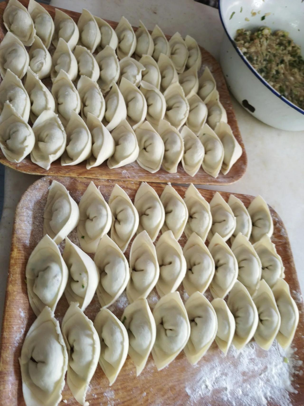 #“水饺”用你们那里的方言叫什么#我们河南人称水饺叫扁实，很土的一个名字，以前都