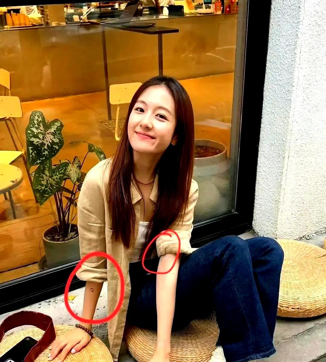 欧豪一个花臂，差点把剧组化妆费干没了。

现场化妆师都开玩笑，欧豪这遮瑕膏用量，