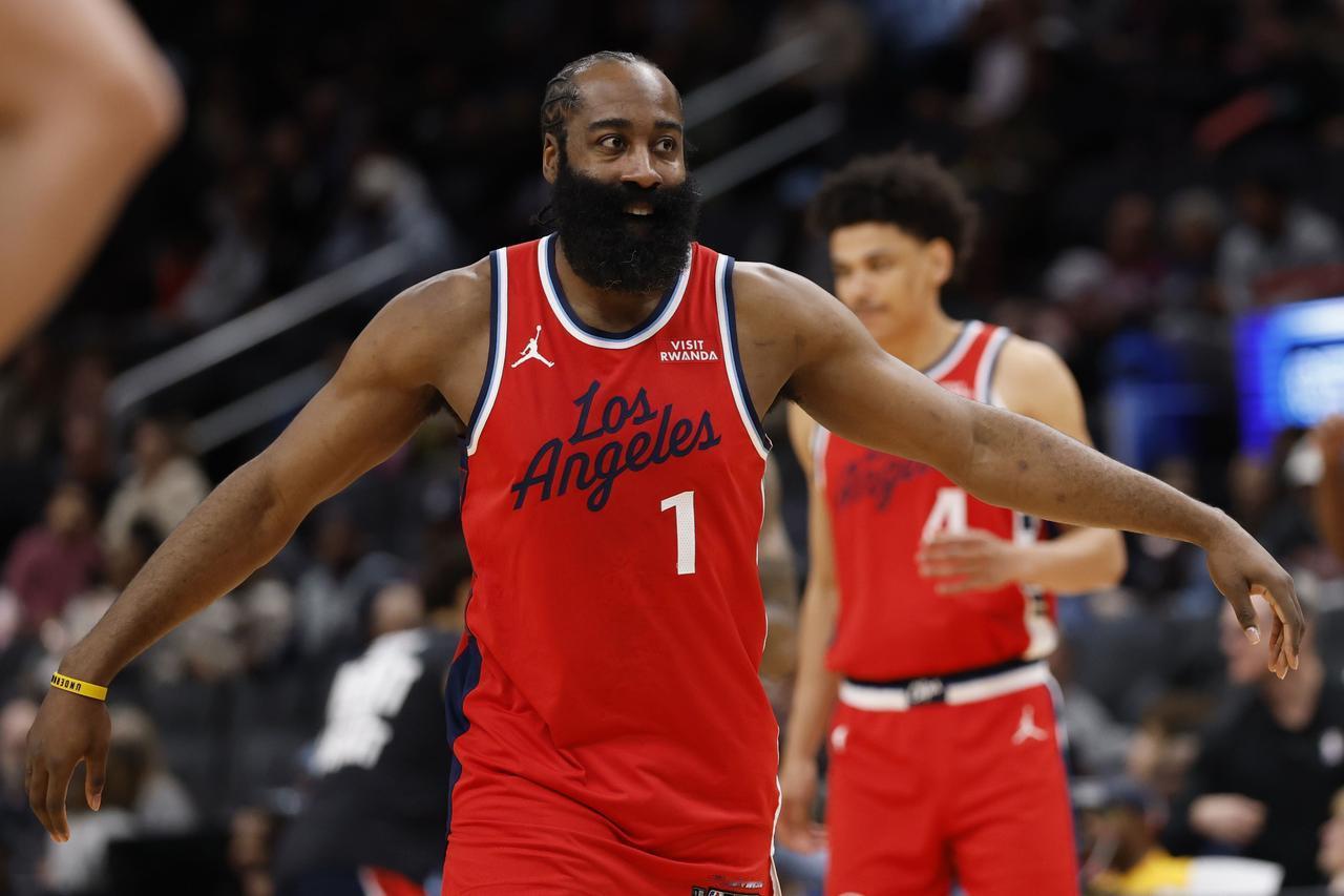 斯通，该干活了！
把哈登带回休城，将是决定火箭本赛季走向的关键！
范弗里特还不确