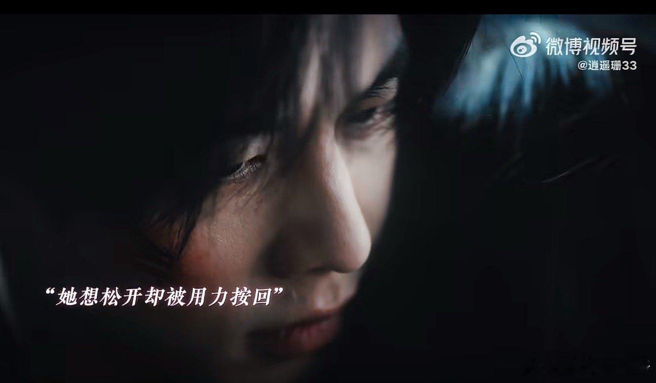 第一次抱是克制第二次抱是放肆网剧双轨 这两次拥抱直接把伪骨科的氛围感拉满！第一次