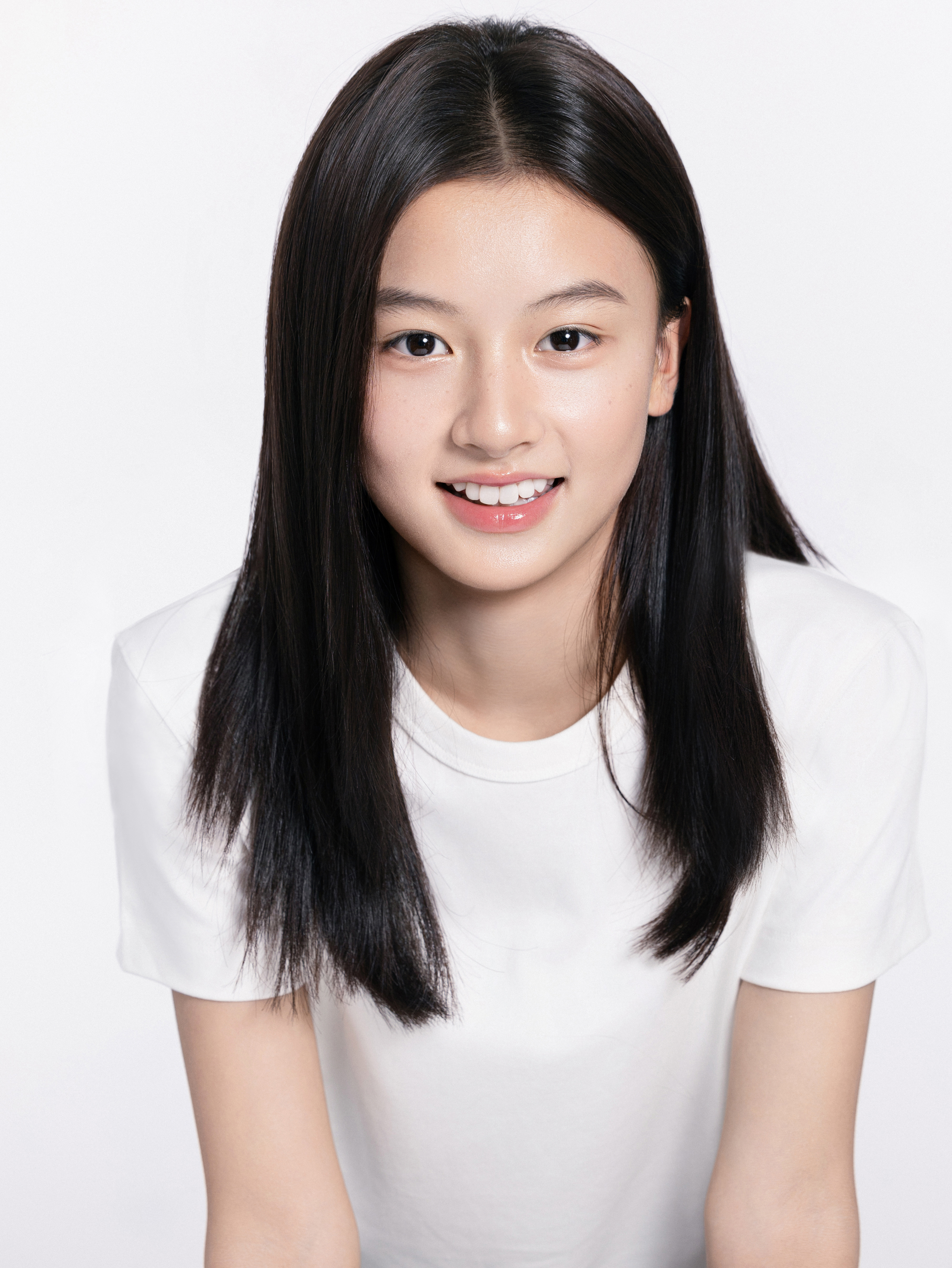 赵钰琪七七官宣签约 赵钰琪七七正式官宣签约啦！公式照很灵动好看！期待妹妹未来发展