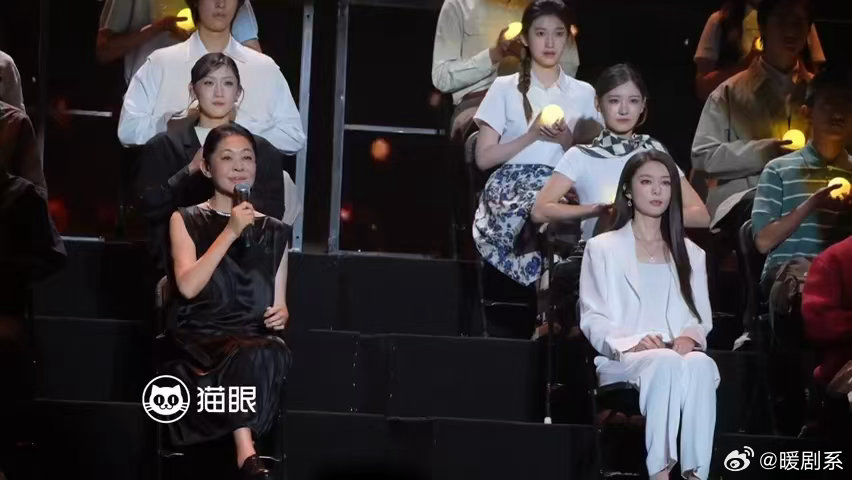 倪萍傅菁给电影人的情书倪萍与傅菁强强联手唱响金曲，一沉稳温柔一清澈灵动，两种嗓音