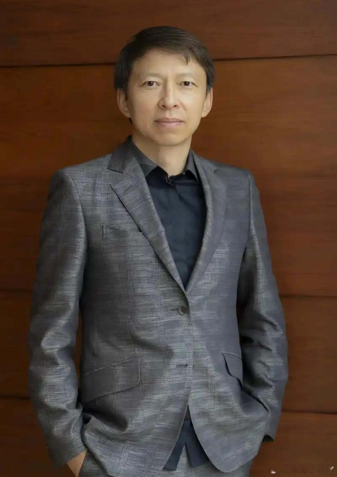 张朝阳说看美剧变聪明别人带货张朝阳带派 昨晚活动现场，张朝阳cos《特别小组 T