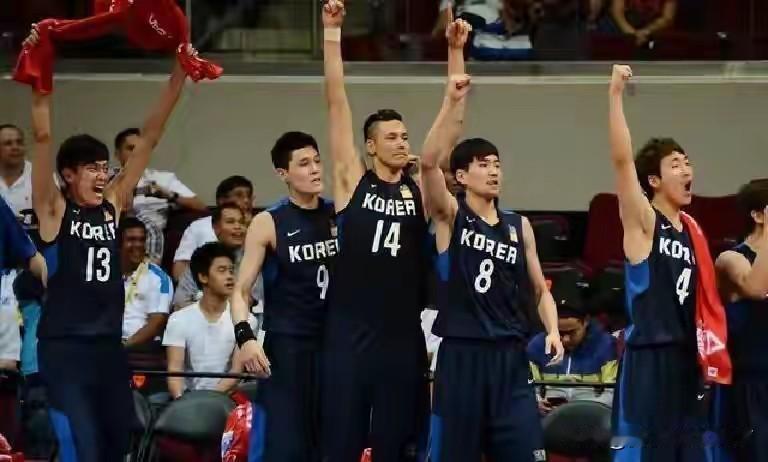 再过4天，期待已久的中韩大战就要上演了。
集训名单中的19人，这12人大概率会入