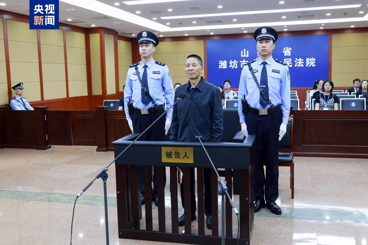 王建军，受贿9400多万，曾经任深交所总经理，后来又升职了。股市啊，曾经长期低迷