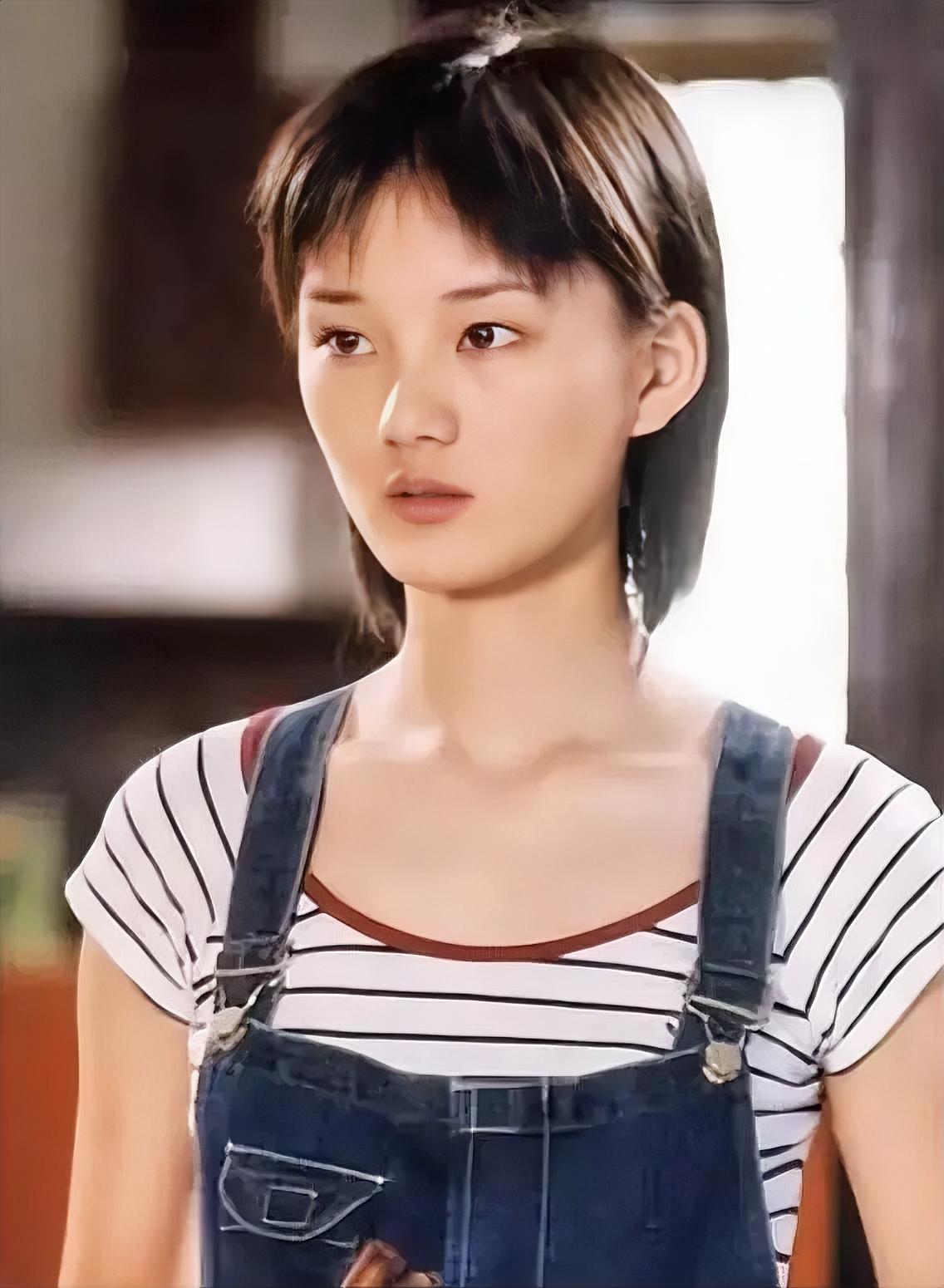 看过《红苹果乐园》的都快30了吧？

当年嫌弃她最丑女主，

现在才懂萧晴才是我