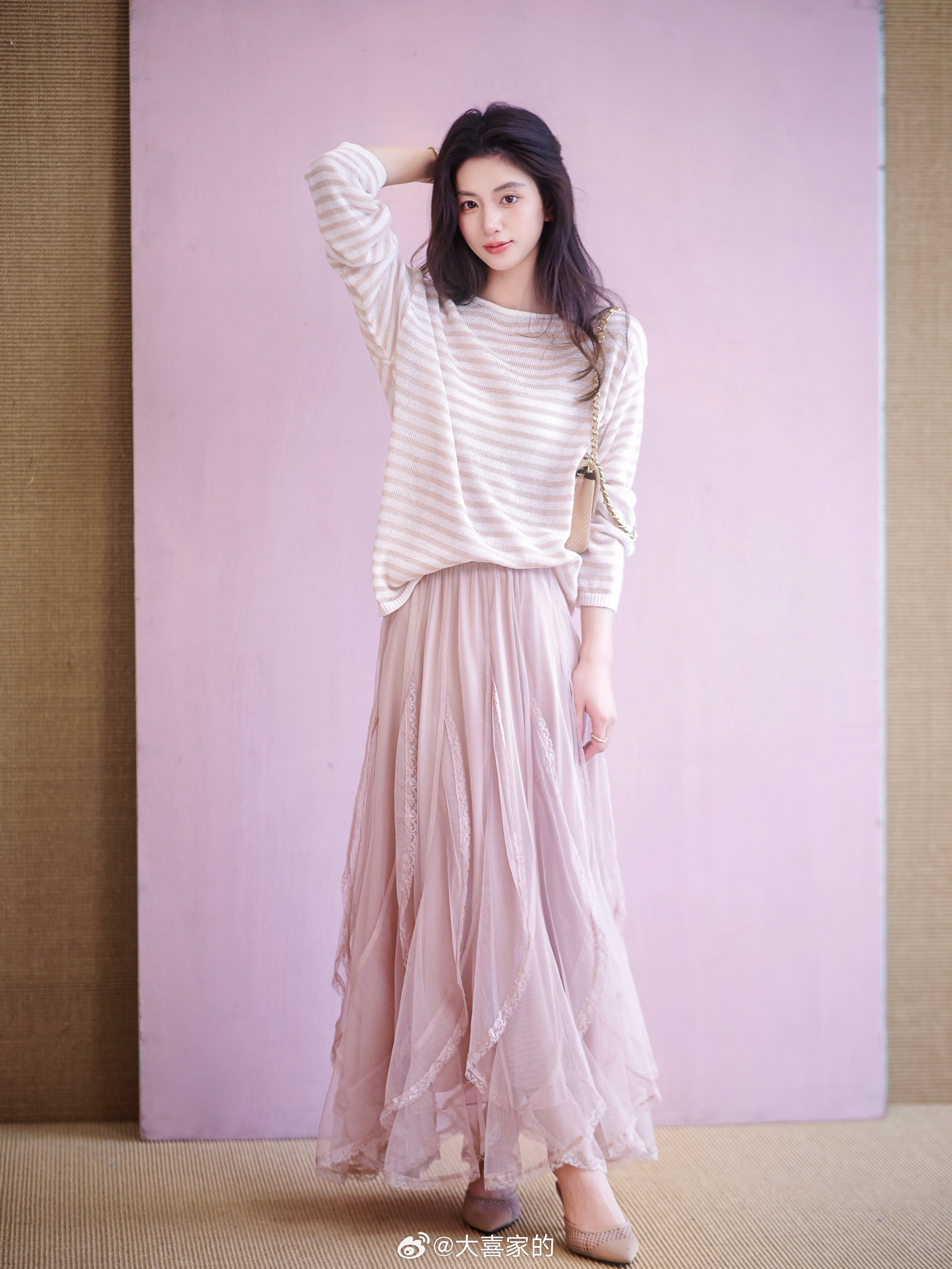 浪漫温柔的春天越来越近啦～天丝*亚麻 撞色条纹针织衫颜色真的巨美！朦胧仙气 