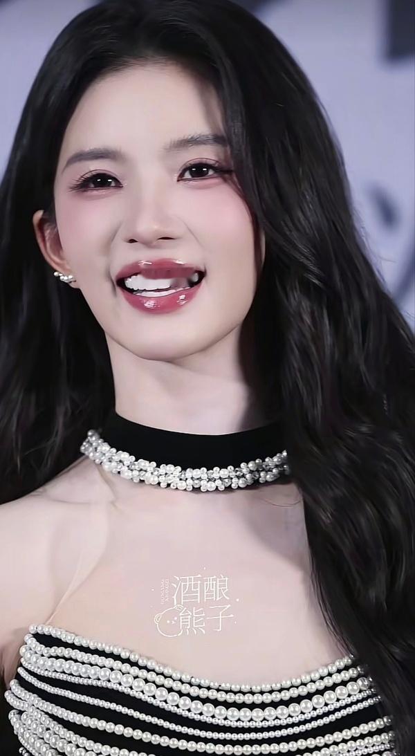刘些宁好像做得太整齐了，不自然真的很出戏。 ​​​