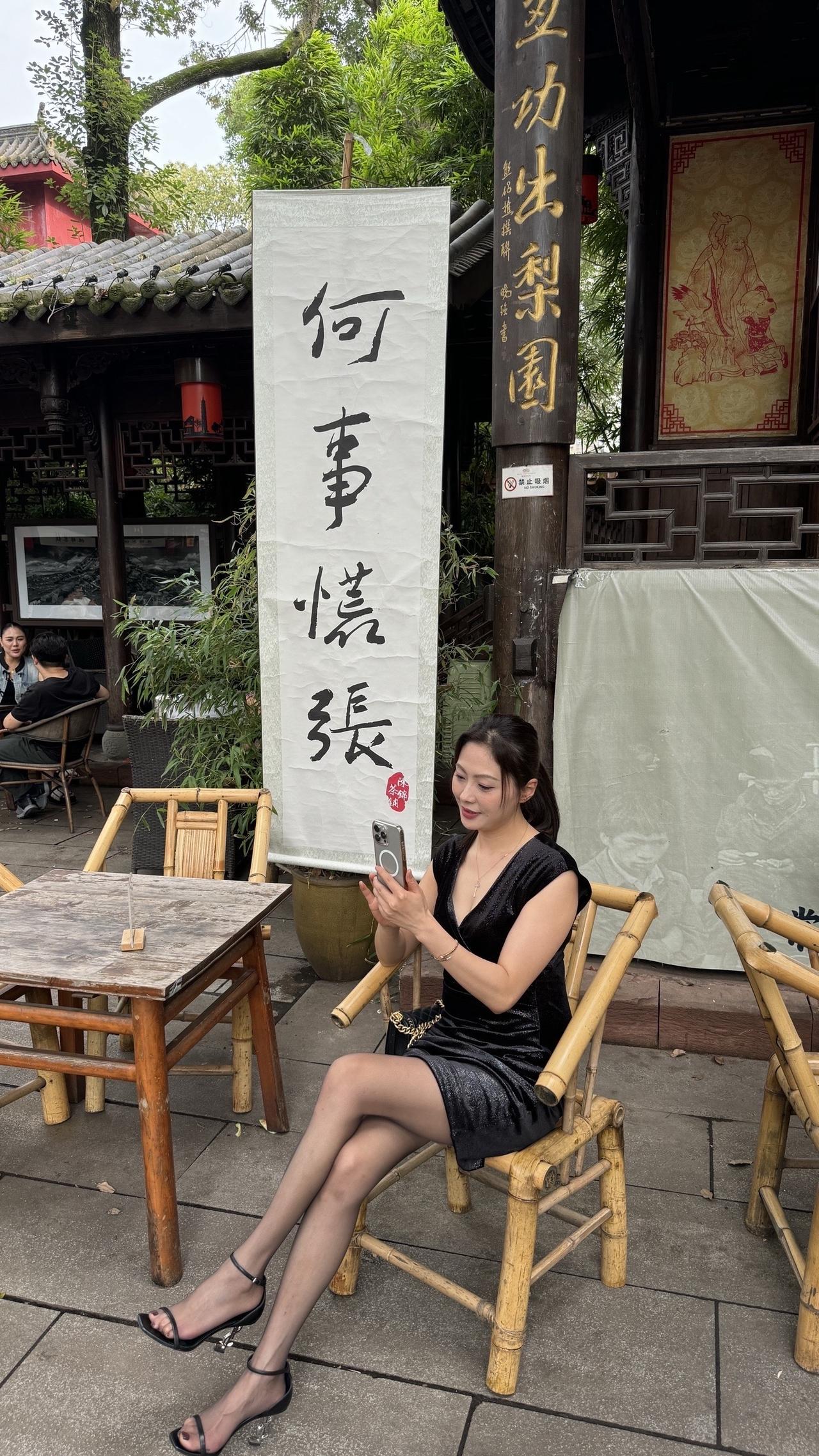 你的眉眼似温柔乡  杀进我的过往泱泱.