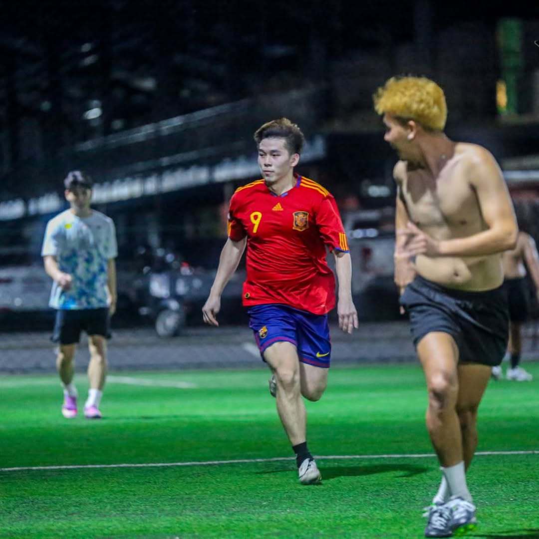 昆昆又去踢足球了⚽️⚽️ 